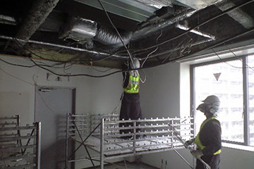 オフィス設備改編に伴う天井解体工事