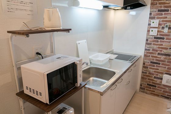 社員寮のコンパクトキッチン